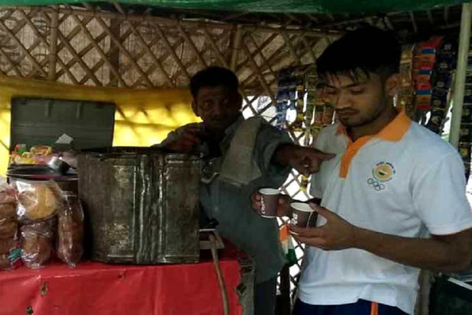 एशियन गेम्स में जीता ब्रॉन्ज, घर आते ही संभाली चाय की दुकान
