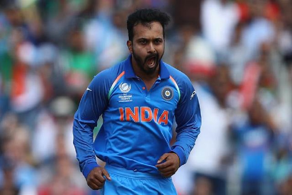 एशिया कप फाइनल : लिटन दास की अपील पर जाधव को हाथ से हटानी पड़ी स्ट्रैप