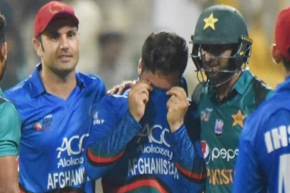 Asia Cup 2018: हार के बाद जब रोने लगे आफताब तो शोएब मलिक ने कुछ इस तरह बढ़ाया हौसला, देखें VIDEO