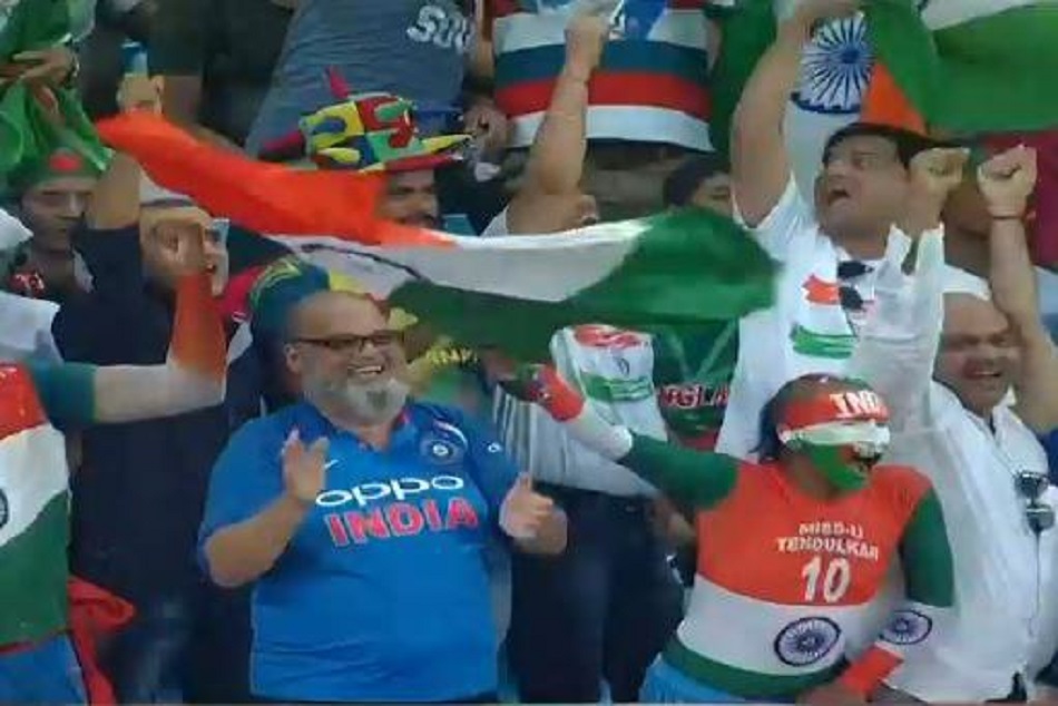 एशिया कप फाइनल : टीम इंडिया की जर्सी पहन चीयर करते दिखे पाकिस्तान के 'चाचा शिकागो '