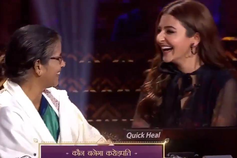 VIDEO: जब अमिताभ ने अनुष्का-विराट के मैदान पर फ्लाइंग किस करने को लेकर की खिंचाई 