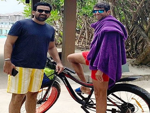 Zaheer khan yuvraj singh ashish nehra enjoying holiday in maldive sea pics