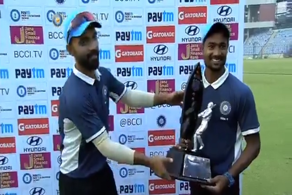 VIDEO : देवधर ट्रॉफी जीतने के बाद कप्तान अजिंक्य रहाणे ने ऐसे जीता लोगों का दिल