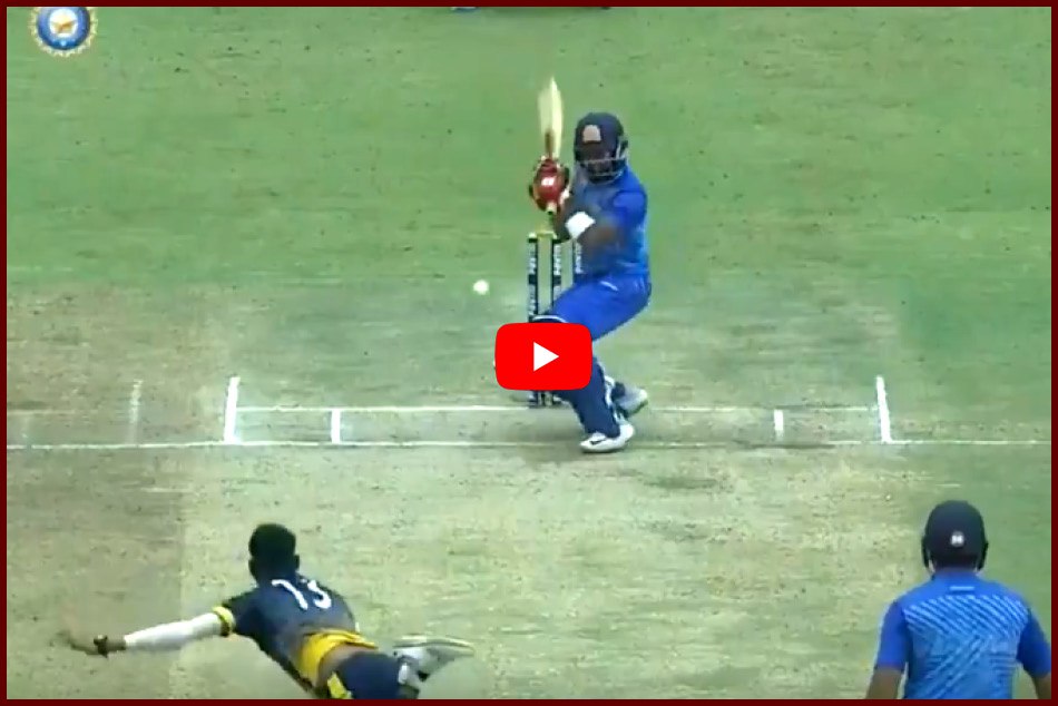 VIDEO: विजय हजारे ट्रॉफी के सेमीफाइनल मुकाबले में भिड़ गए पृथ्वी शॉ और मोहम्मद सिराज