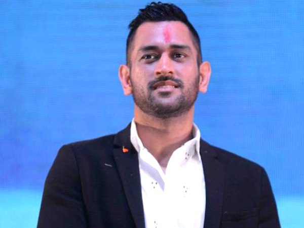 राजनीति में आना धोनी के लिए जल्दबाजी: