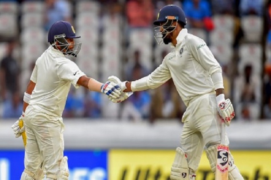 INDvsWI: जब मैदान पर पृथ्वी शॉ ने केएल राहुल से मांगा एक खास 'गिफ्ट' और कर दिया कमाल