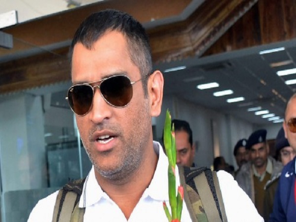 कमाई में भी धोनी का अंदाज है निरालाः