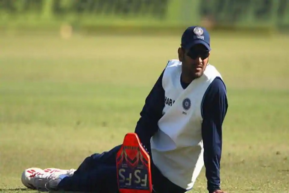 टेस्ट कप्तान बनने के बाद बस चलाकर टीम को होटल ले गए थे महेंद्र सिंह धोनी