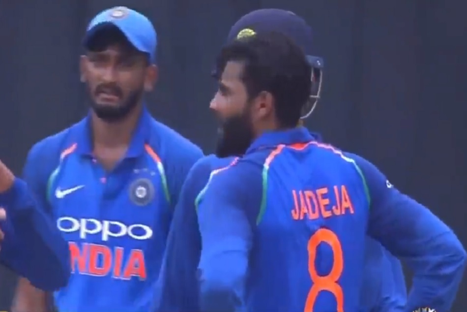 INDvsWI: जब DRS लेते वक्त विराट कोहली ने धोनी की जगह रविंद्र जडेजा की मानी बात,देखें Video