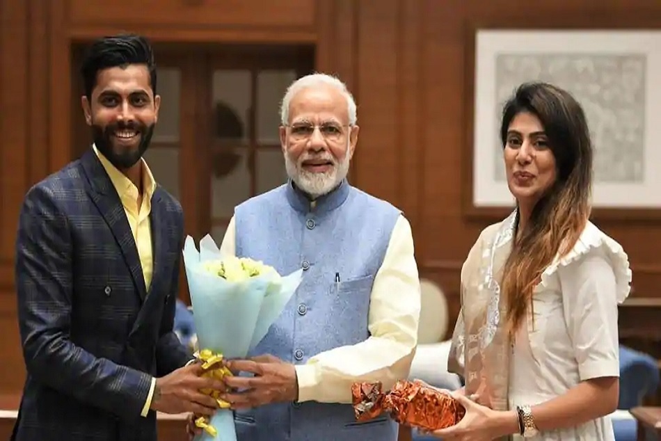 पत्नी रिवाबा संग पीएम नरेंद्र मोदी 'साहेब' से मिले रविंद्र जडेजा