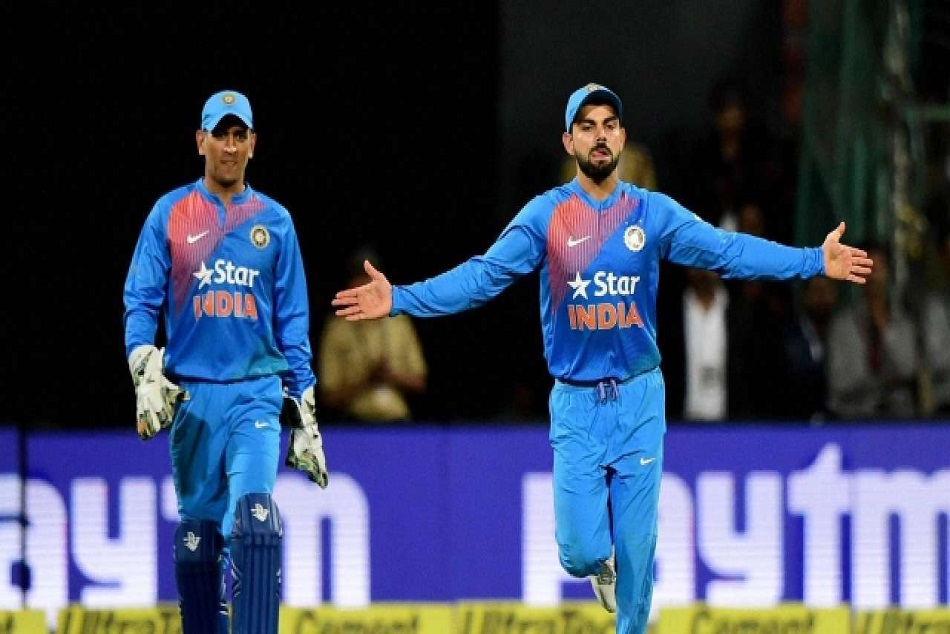 धोनी के फैंस बोले- विराट ने नहीं पूरी होने दी माही की ये 'ख्वाहिश'