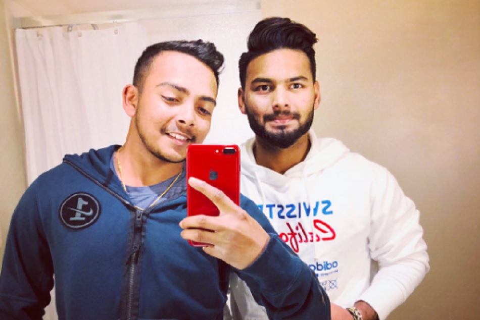 पृथ्वी शॉ के साथ फोटो शेयर करने पर ट्रोल हुए ऋषभ पंत, धोनी फैंस ने जमकर निकाली भड़ास