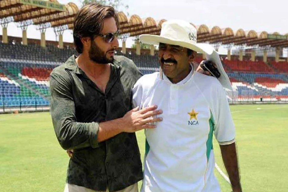 कश्मीर पर 'बयान' देने के बाद, शाहिद अफरीदी को जावेद मियांदाद ने दी यह नसीहत