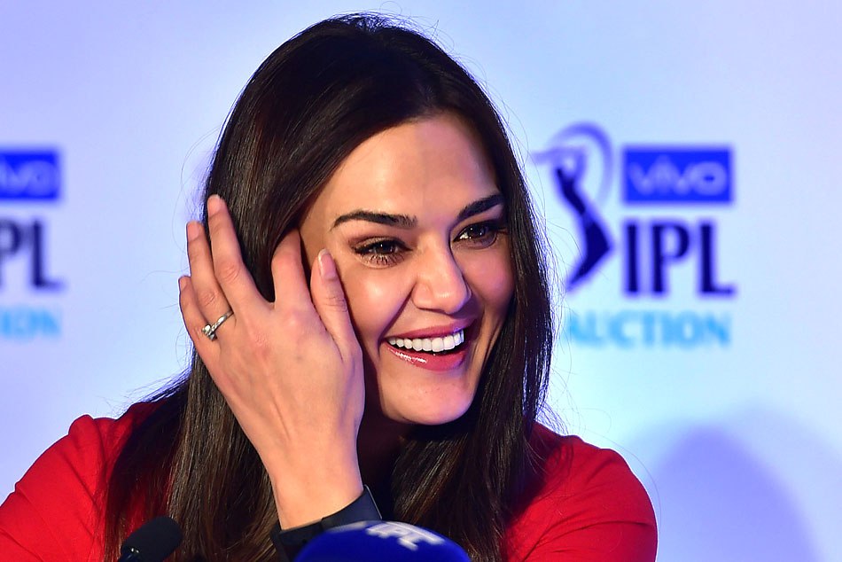 IPL Auction 2019 : इन 3 धाकड़ खिलाड़ियों पर 'बड़ी बोली' लगाने की तैयारी में है किंग्स इलेवन पंजाब