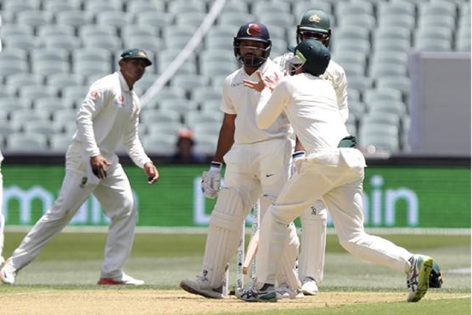 INDvsAUS: रोहित शर्मा के आउट होने के बाद ट्विटर पर लोगों ने लगाई क्लास, बोले - रोहित को यही आता है..