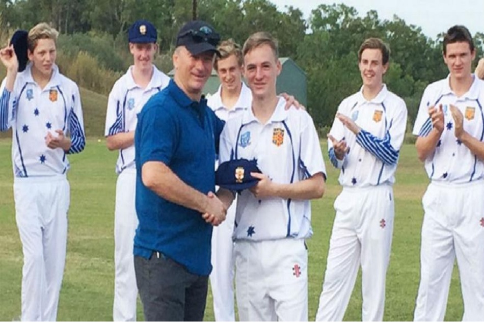 INDvsAUS: खिलाड़ियों को मैदान पर पानी पिलाता दिखा पूर्व दिग्गज ऑस्ट्रेलिया कप्तान का बेटा