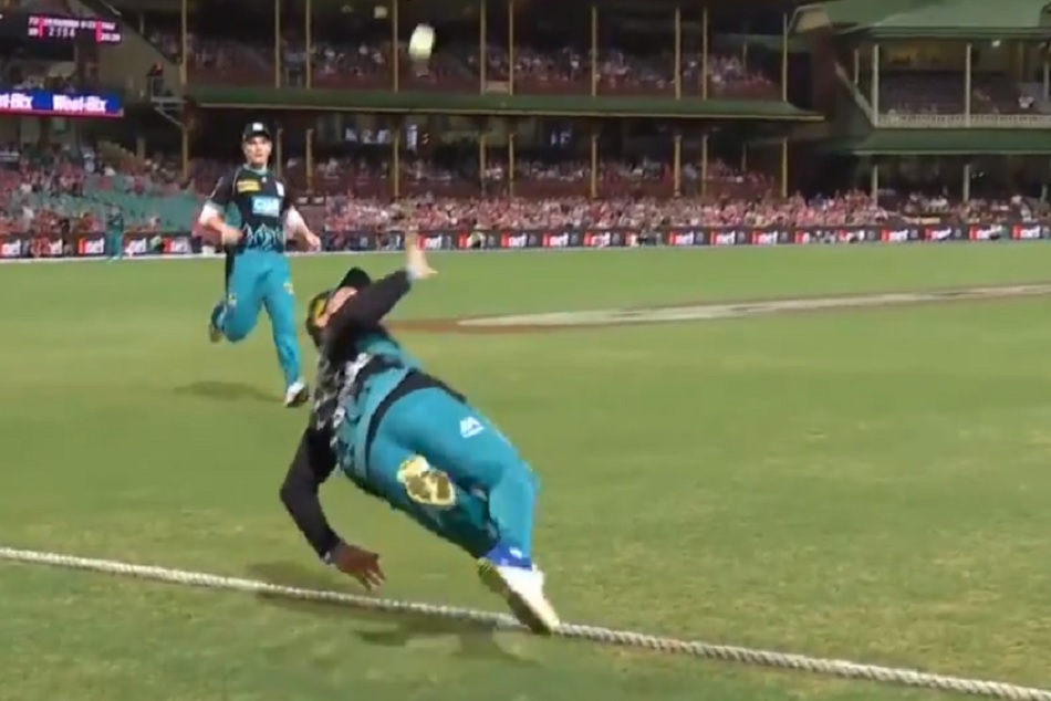 VIDEO : बाउंड्री पर लिए ब्रैंडन मैकुलम के इस कैच पर क्यों हुआ 'विवाद'