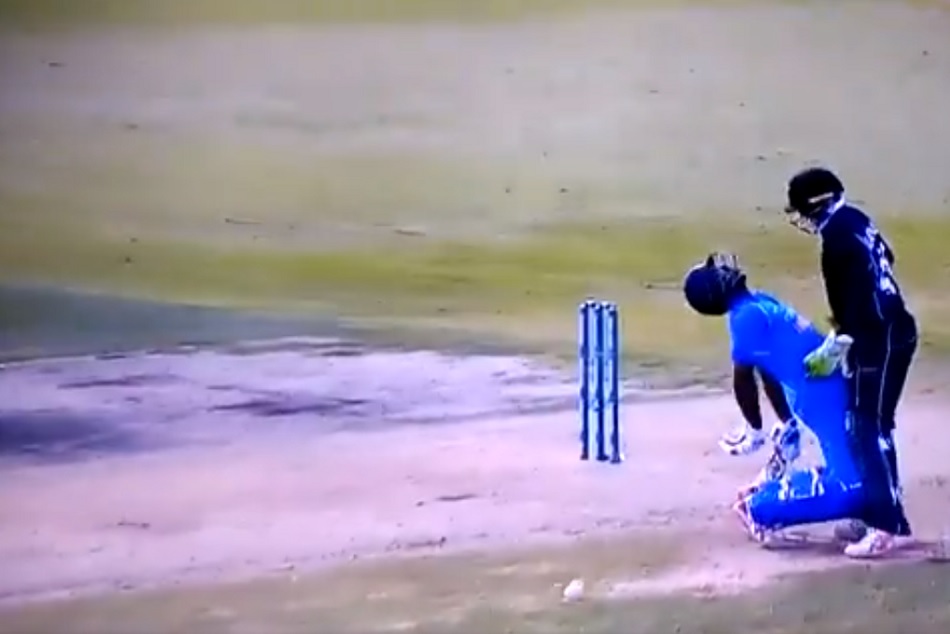 INDvsNZ: जब रायडू की पीठ में जा लगा ट्रेंट बोल्ट का तेज थ्रो, लेथन ने यूं जीता दिल