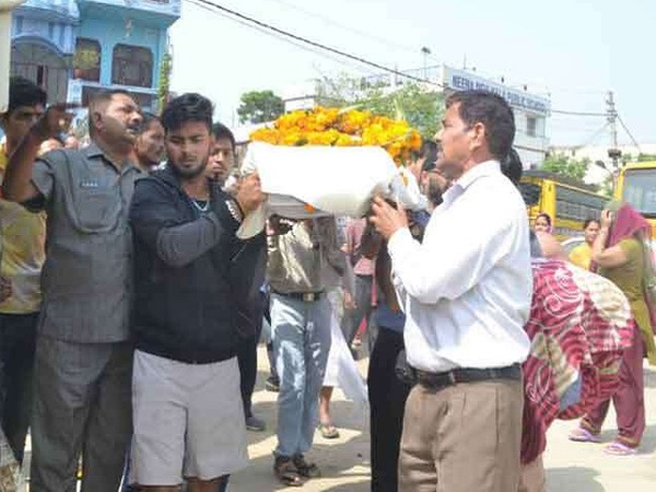 पिता की मौत के ठीक बाद लौटना पड़ा: