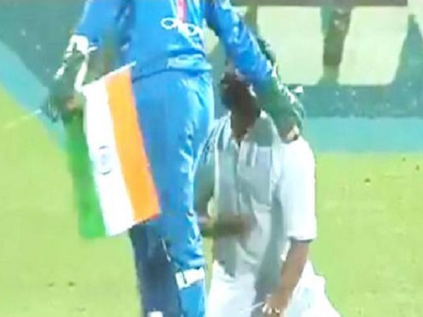 क्या काम किया धोनी ने