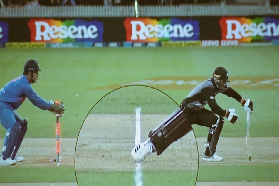 Video: विकेट के पीछे फिर दिखा धोनी का जादू, महज 0.099 सेकेंड में कीवी बल्लेबाज पस्त