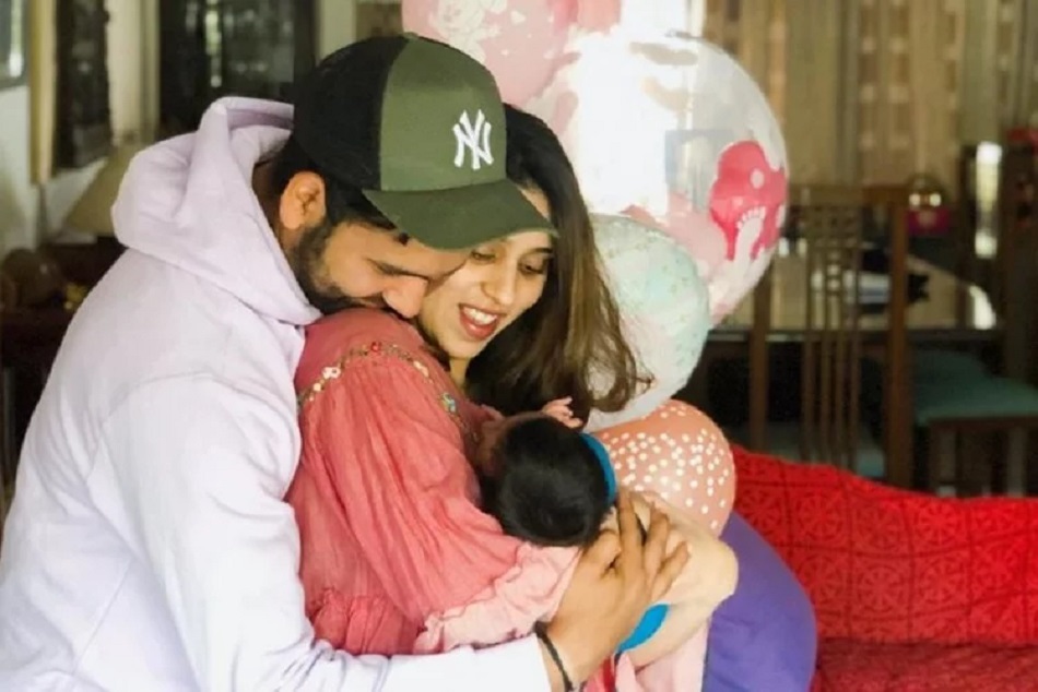 रोहित की क्यूट बेटी की स्माइल देख फैंस हुए खुश, रीतिका ने शेयर किया वीडियो