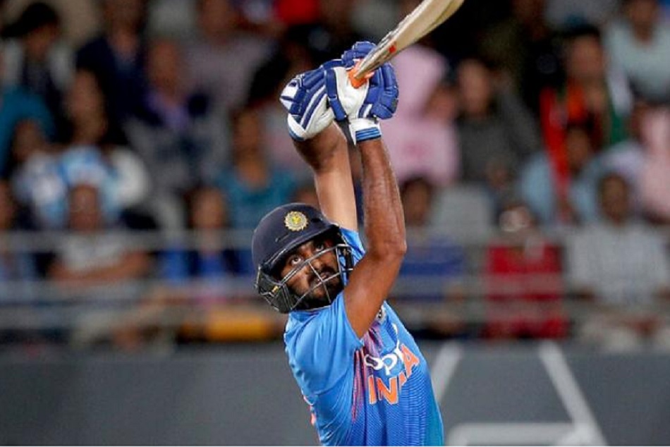 सीनियर खिलाड़ियों के साथ ने बदला शंकर का खेल, धोनी को केवल देखकर ही सीख ली यह कला