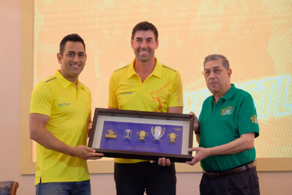 IPL 2019: चेन्नई ने खास काम के लिए धोनी, रैना और कोच फ्लेमिंग को किया सम्मानित