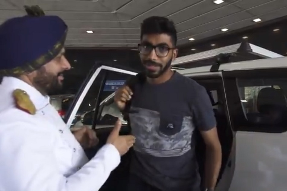 VIDEO: 'गेटमैन' से हाथ ना मिलाने पर सोशल मीडिया पर ट्रोल हो गए जसप्रीत बुमराह