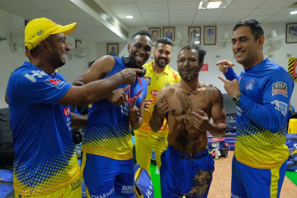 जीत के बाद चेन्नई टीम ने मनाया केदार जाधव का जन्मदिन, मस्ती करते दिखे रैना