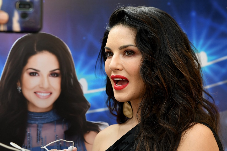 टीम इंडिया का ये खिलाड़ी है सनी लियोन का सबसे पसंदीदा क्रिकेटर