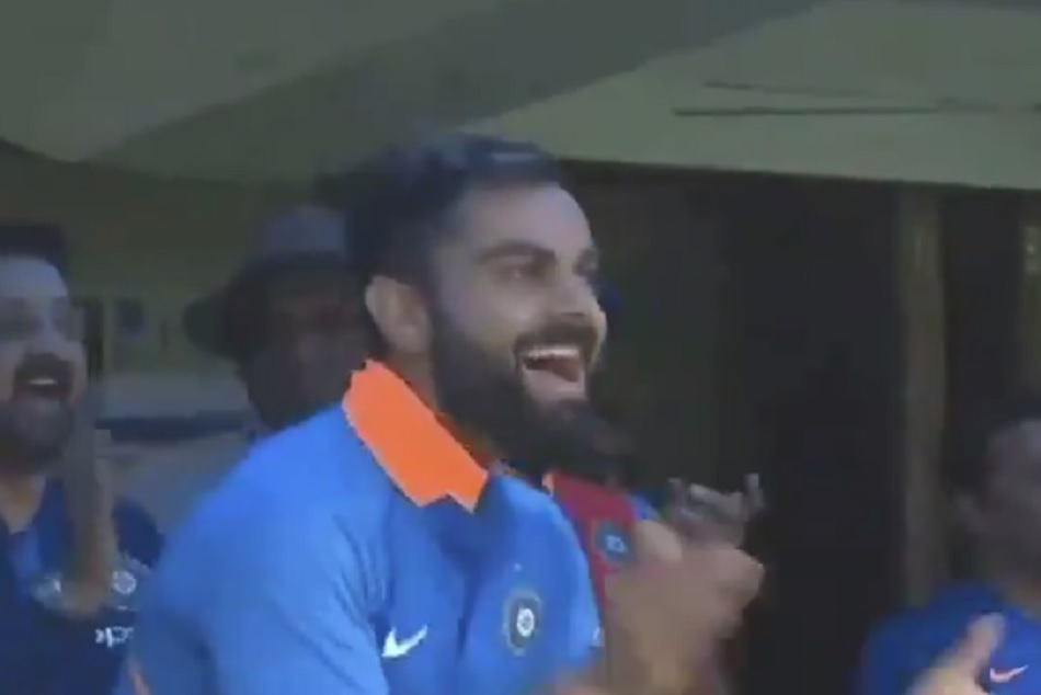 INDvAUS: बुमराह ने अंतिम गेंद पर मारा छक्का, खुशी से उछल पड़े कोहली, देखें VIDEO