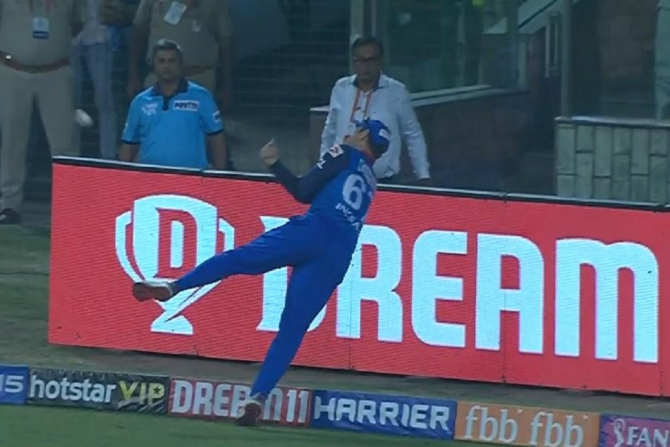 IPL 2019: इंग्राम-अक्षर की जुगलबंदी ने जबरदस्त कैच लेकर बिगाड़ा गेल का खेल, VIDEO