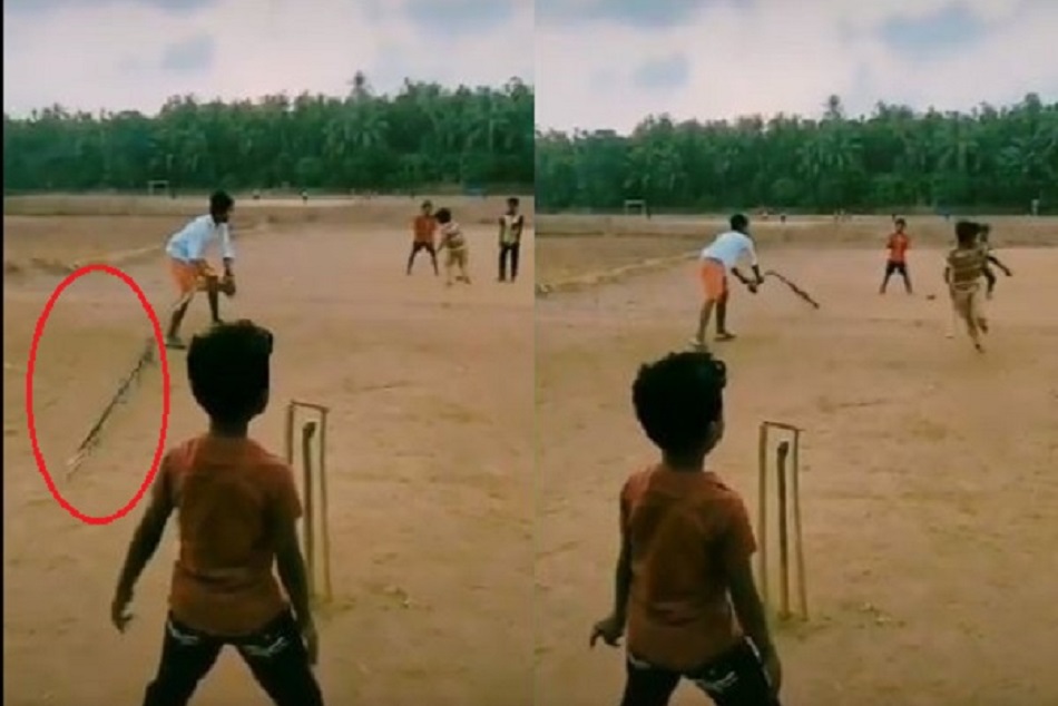 VIDEO: एक बल्लेबाज बीच पिच पर खड़ा रहा, फिर भी लिए दो रन