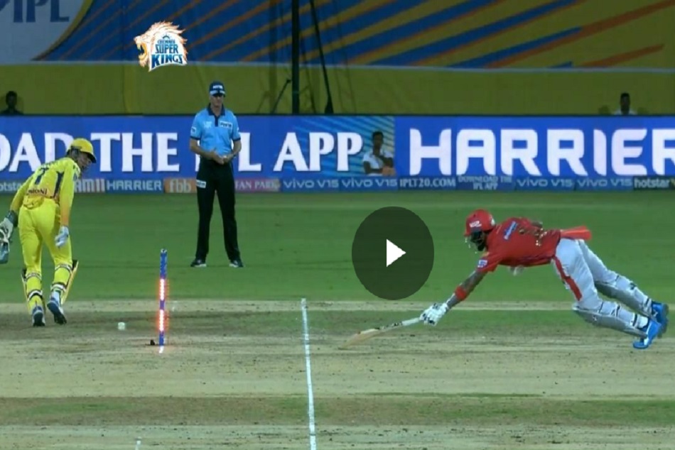 VIDEO: धोनी को धोखा दे गई गिल्लियां, जश्न मना रही टीम अचानक रह गई हैरान