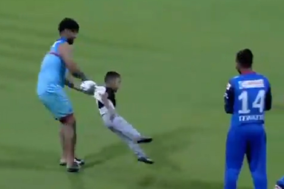 IPL 2019: अब पंत ने की शिखर धवन के बेटे की बेबीसिटिंग, VIDEO में देखें पूरा किस्सा