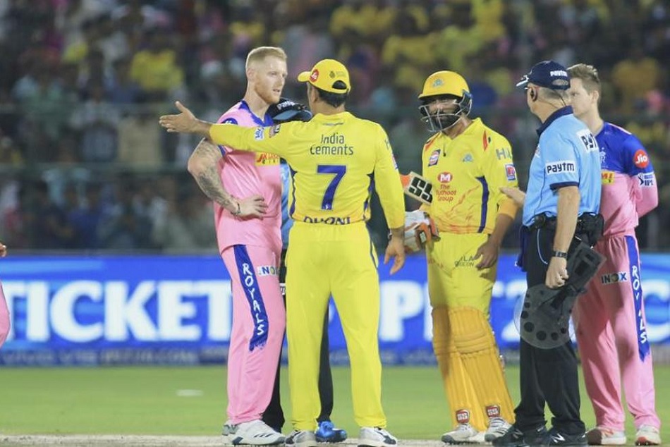 IPL: धोनी को मिली जुर्माने की सजा को मामूली बताते हुए सहवाग ने कही ये बड़ी बात