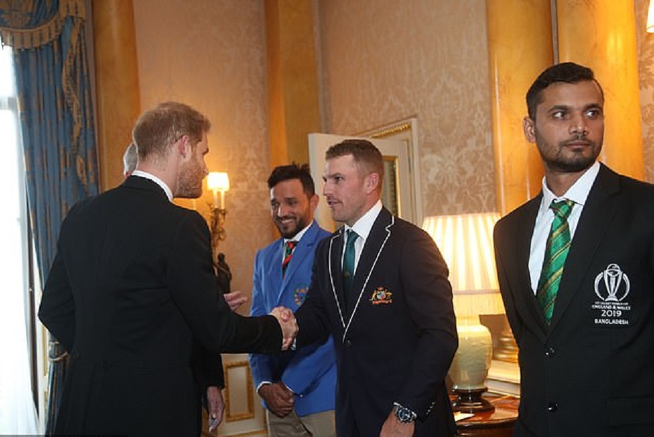 विश्व कप 2019 : प्रिंस हैरी ने उड़ाया एराॅन फिंच का मजाक, सबके सामने कह डाली ये बात