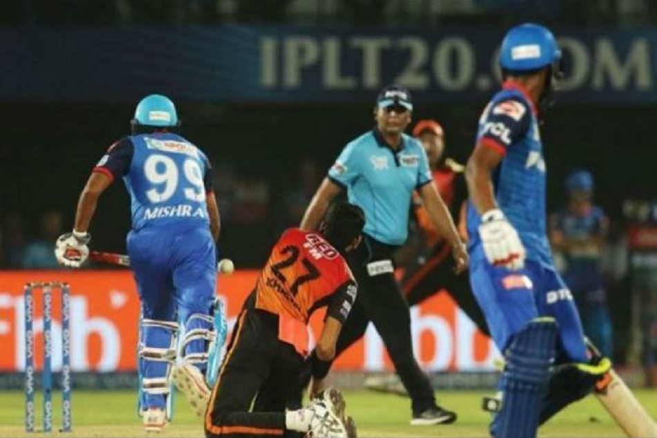 IPL 2019: रन चुराते हुए अजीबोगरीब तरीके से आउट हुए अमित मिश्रा, वायरल हुआ VIDEO