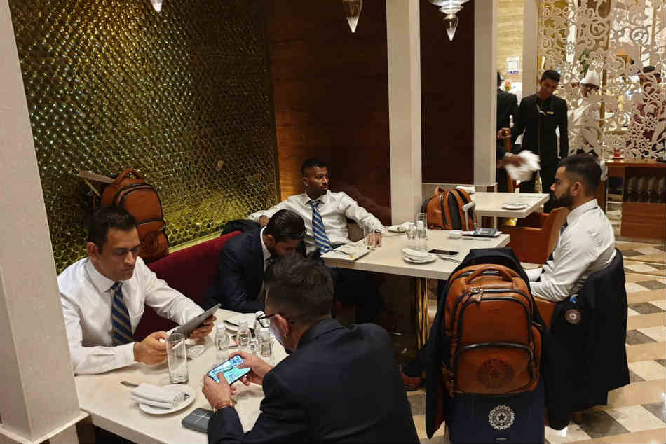 विश्वकप 2019 में शामिल होने के लिए टीम इंडिया इंग्लैंड रवाना