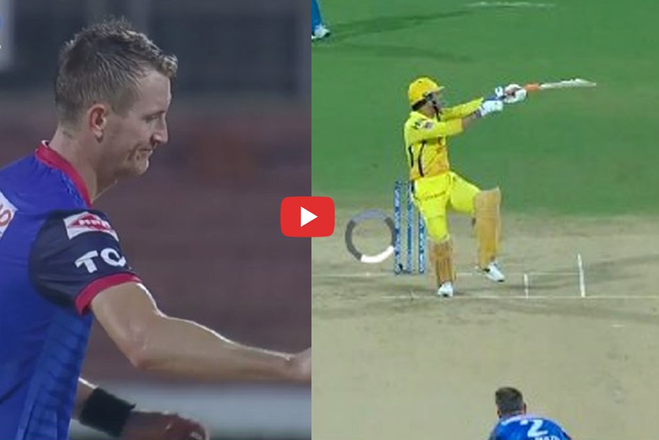 VIDEO: धोनी ने एक हाथ से मारा छक्का, गेंदबाज ने बीमर फेंकने के लिए मांगी माफी
