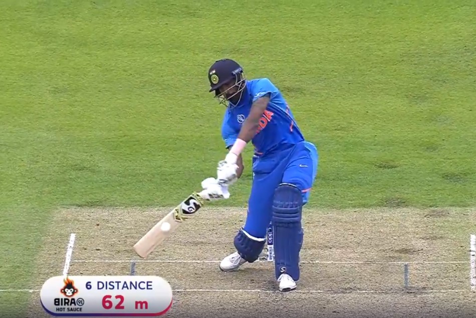 VIDEO : जब पांड्या ने एक हाथ से जड़ा 62 मीटर का छक्का, विराट भी रह गए हैरान