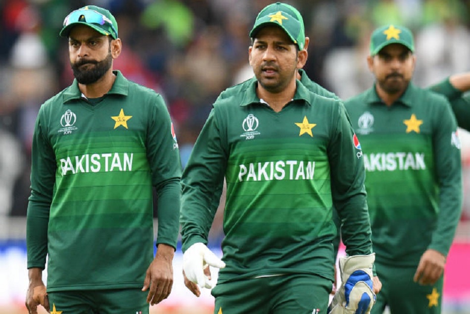 इंग्लैंड पर धमाकेदार जीत के बाद पाकिस्तान को झटका, पूरी टीम पर लगा बड़ा जुर्माना