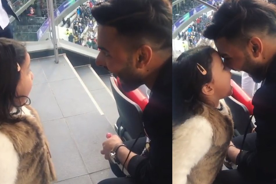 VIDEO: भारत-पाक मैच में जीवा धोनी संग मस्‍ती करते दिखे पंत