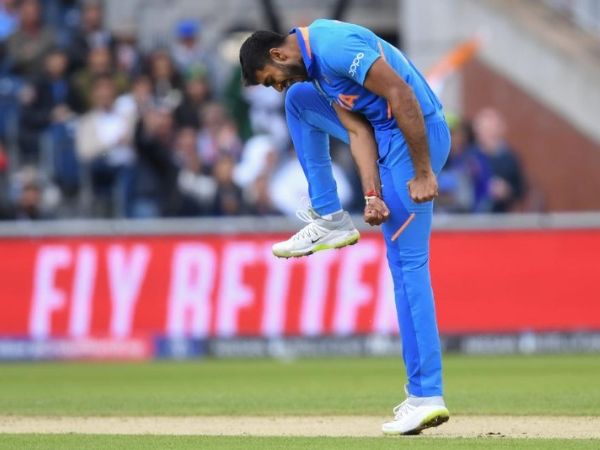 गेंद से विजय का डेब्यू