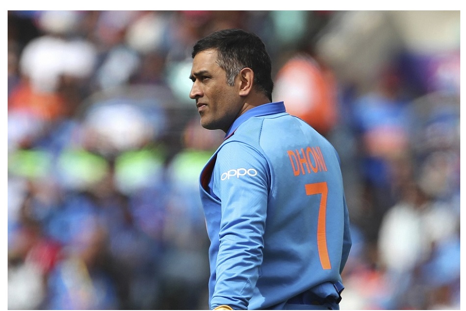 जानिए किसके कहने पर धोनी ने नहीं लिया संन्यास, रिपोर्ट में हुआ बड़ा खुलासा