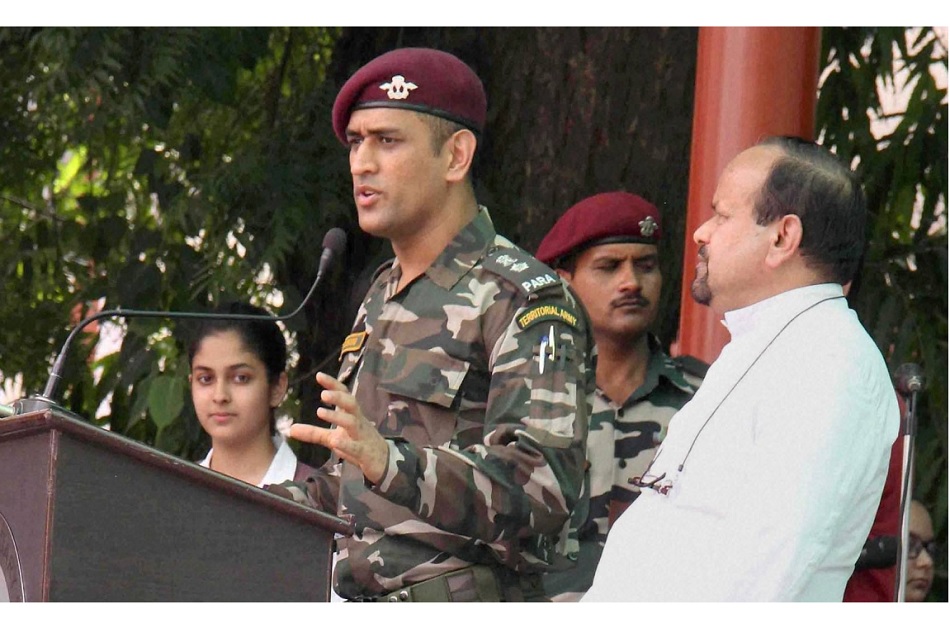 क्रिकेट छोड़ प्रादेशिक सेना की ट्रेनिंग में क्यों गये धोनी ?