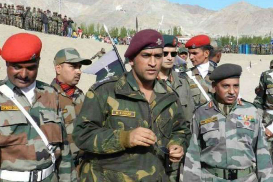  जम्मू कश्मीर में आर्मी ट्रेनिंग करेंगे एमएस धोनी, आर्मी चीफ ने दी मंजूरी!