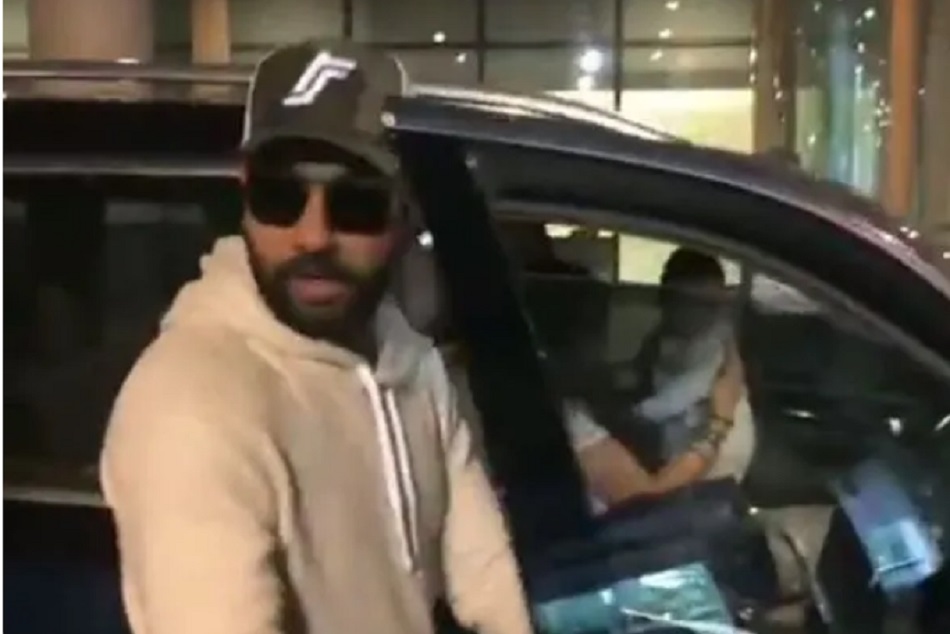 वर्ल्ड कप में मिली हार के बाद टीम से पहले ही अकेले घर लौटे रोहित शर्मा