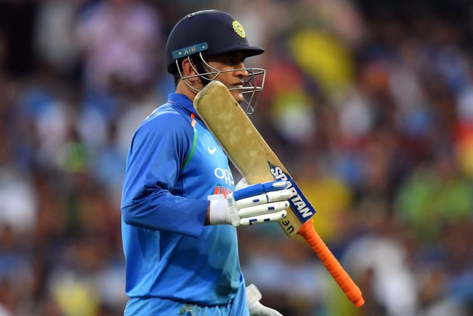 'धोनी के आउट होने पर खिलाड़ी से अधिक खुश संजय मांजरेकर दिखे'